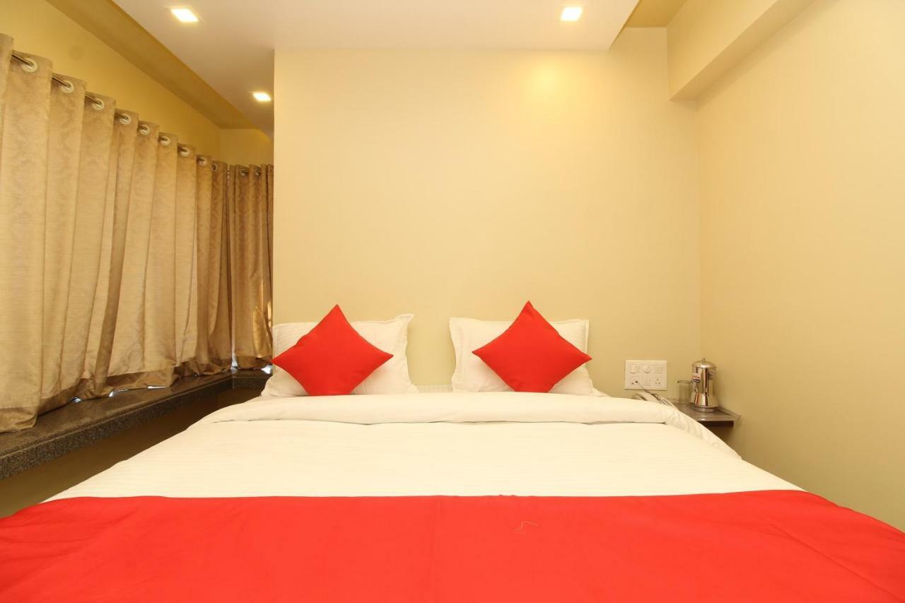 Oyo 37468 Nisha Lodging Hotel โซลาปูร์ ภายนอก รูปภาพ