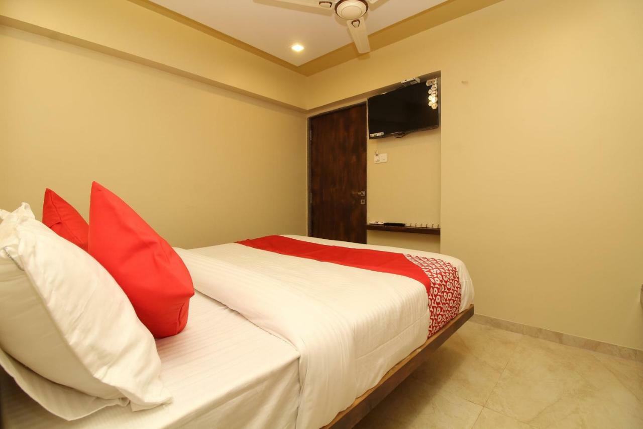 Oyo 37468 Nisha Lodging Hotel โซลาปูร์ ภายนอก รูปภาพ