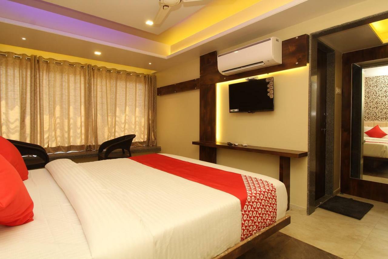 Oyo 37468 Nisha Lodging Hotel โซลาปูร์ ภายนอก รูปภาพ
