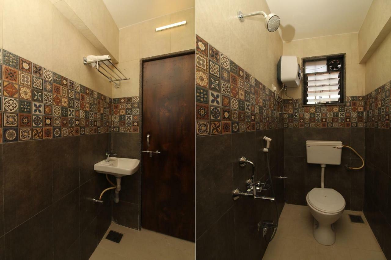 Oyo 37468 Nisha Lodging Hotel โซลาปูร์ ภายนอก รูปภาพ